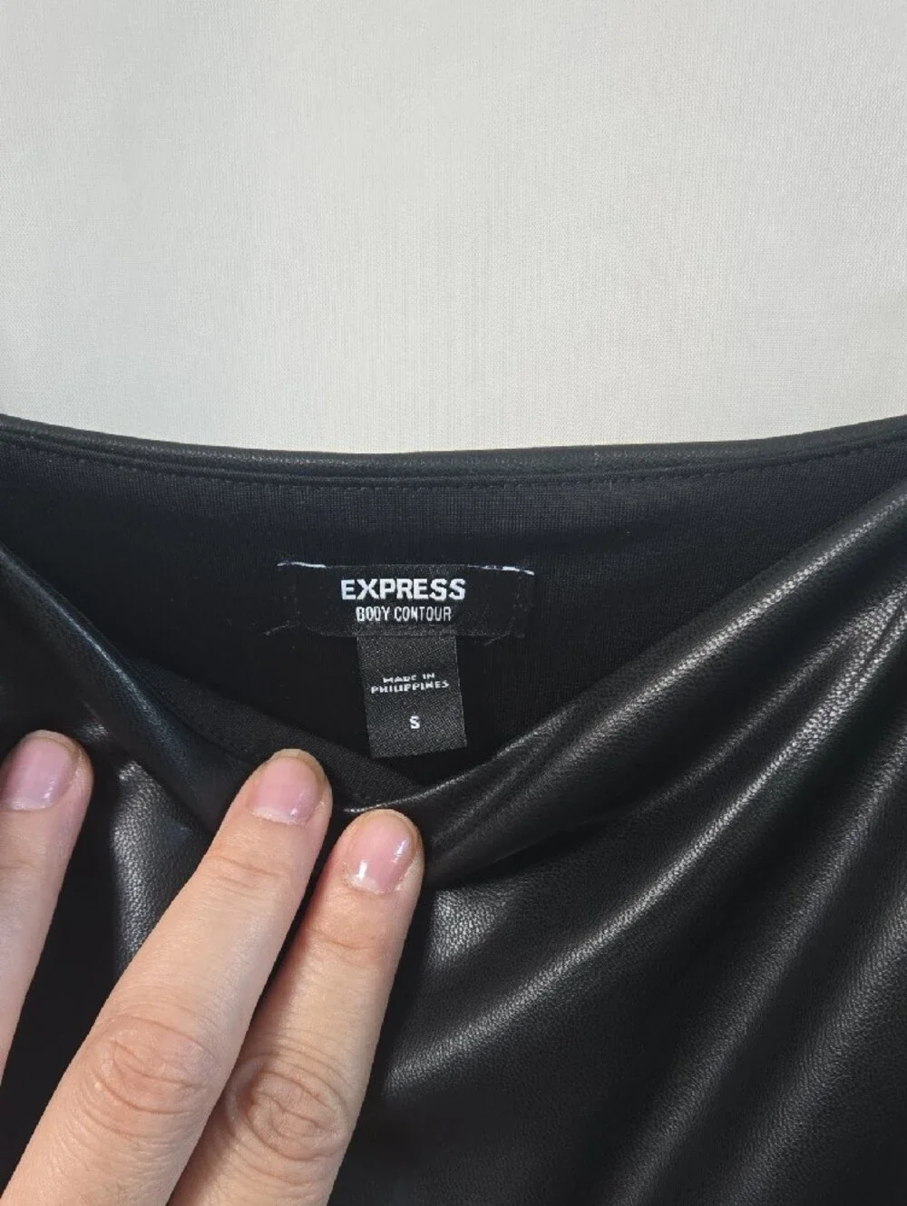 Express Body Contour Black Faux Leather Crop Cami - Picture 2 of 3